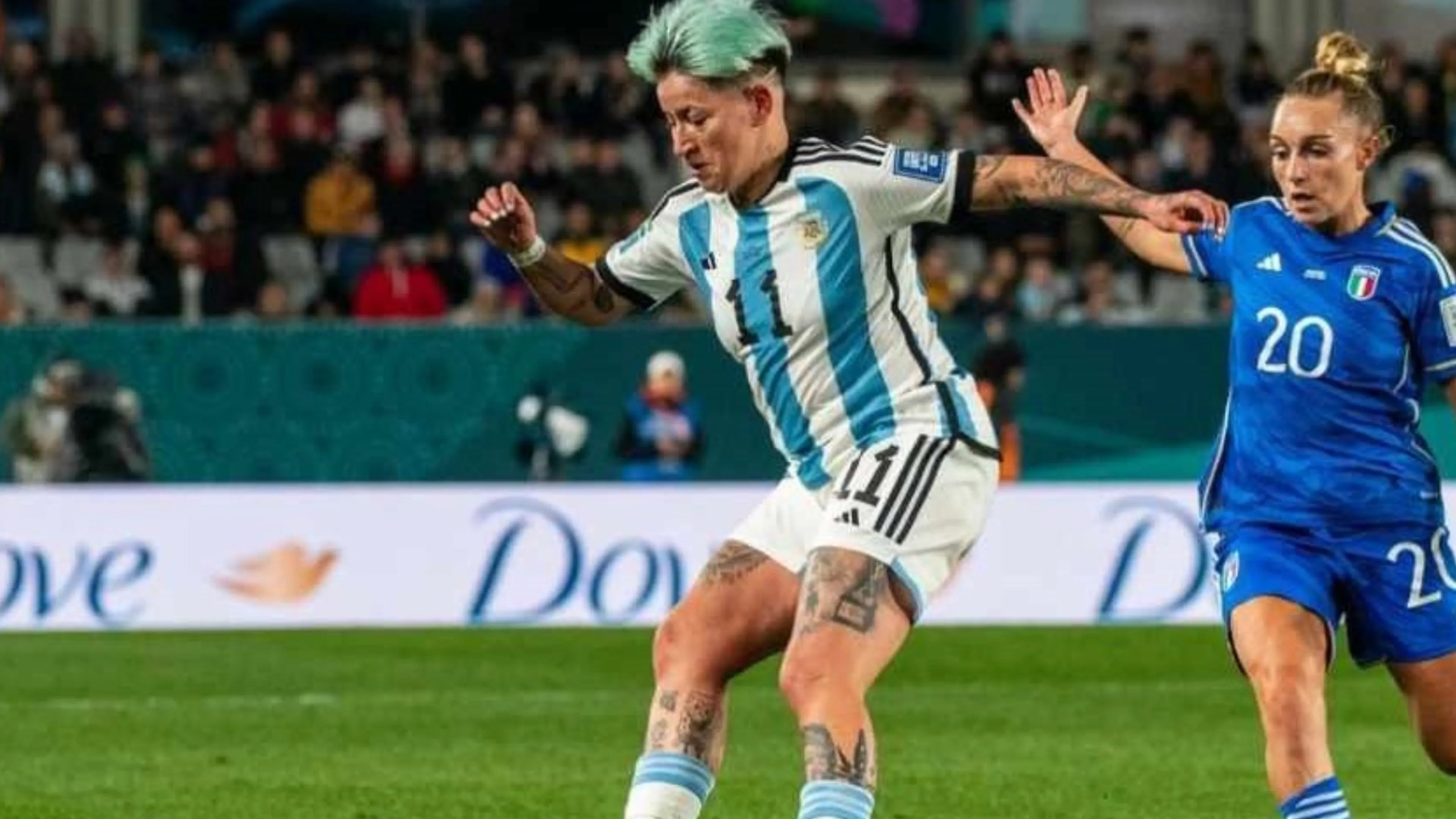 Copertina di Mondiali Femminili, calciatrice argentina "anti Messi". La risposta alle accuse è una lezione di umanità