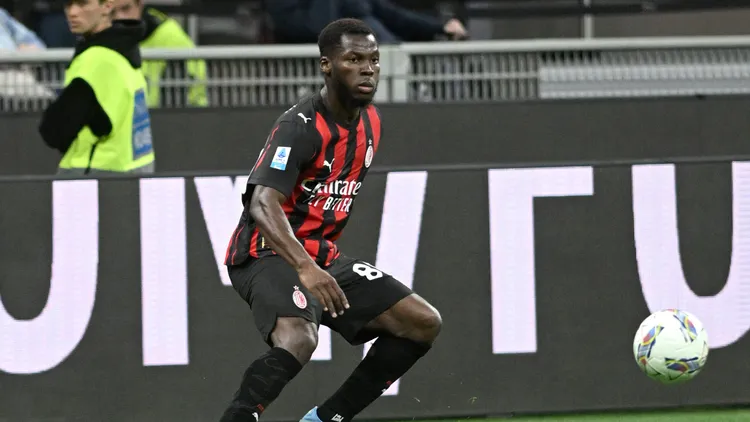 /images/y/u/n/yunus-musah-serie-a-2024-25-milan-monza-2-0-milan-new-shirt-2025-26-azione-action-single-shot-serie-a-2024-25-milan-monza-2-0-milan-maglia-nuova-2025-26jpg_1751300880612.jpg