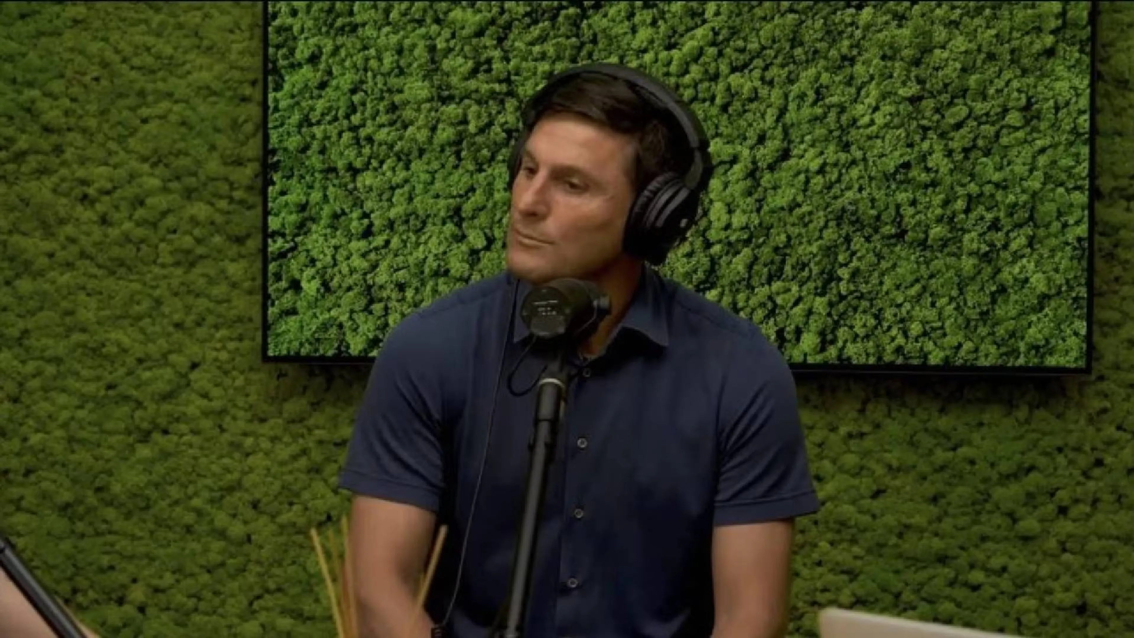 Copertina di Zanetti a Muschio Selvaggio, la versione in caso di vittoria dell'Inter in Champions trapela sui social ed è subito virale (VIDEO)