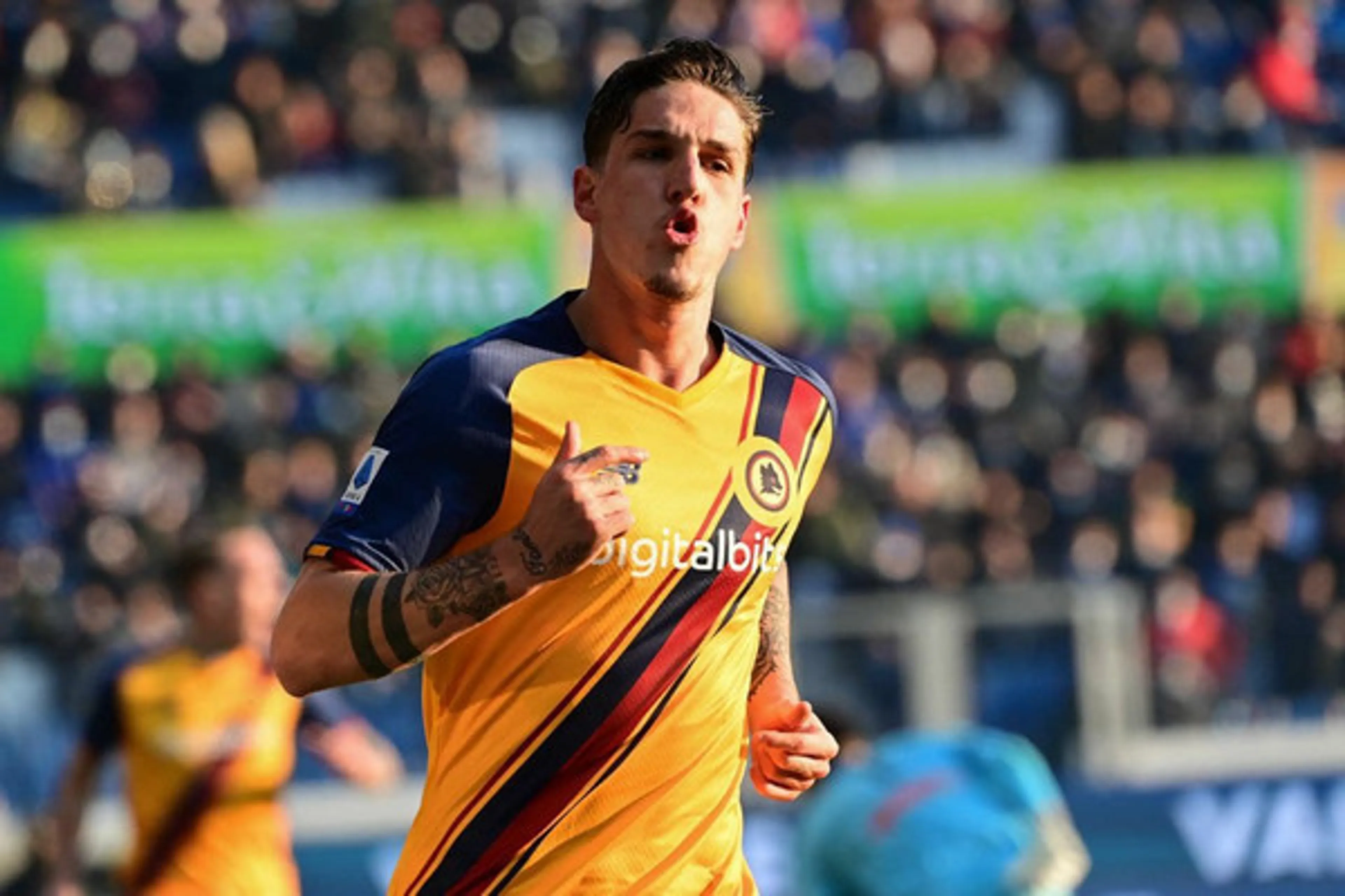 Copertina di Lacazette si offre alla Juve, ma i bianconeri incontrano gli agenti di Zaniolo