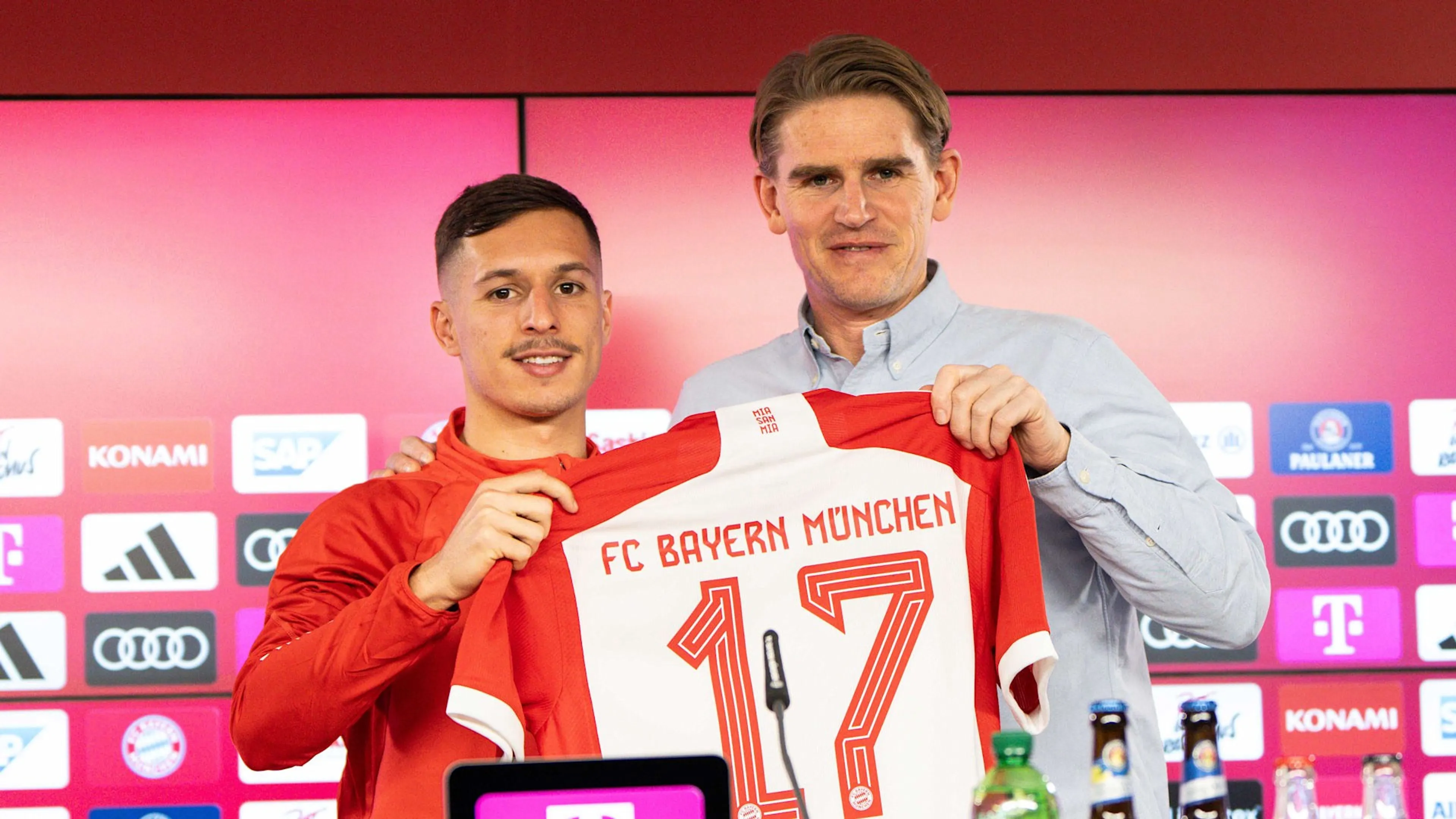 Copertina di Il nuovo acquisto del Bayern fa discutere: pagato quasi 20 milioni, ma non gioca. E Tuchel spiega perché