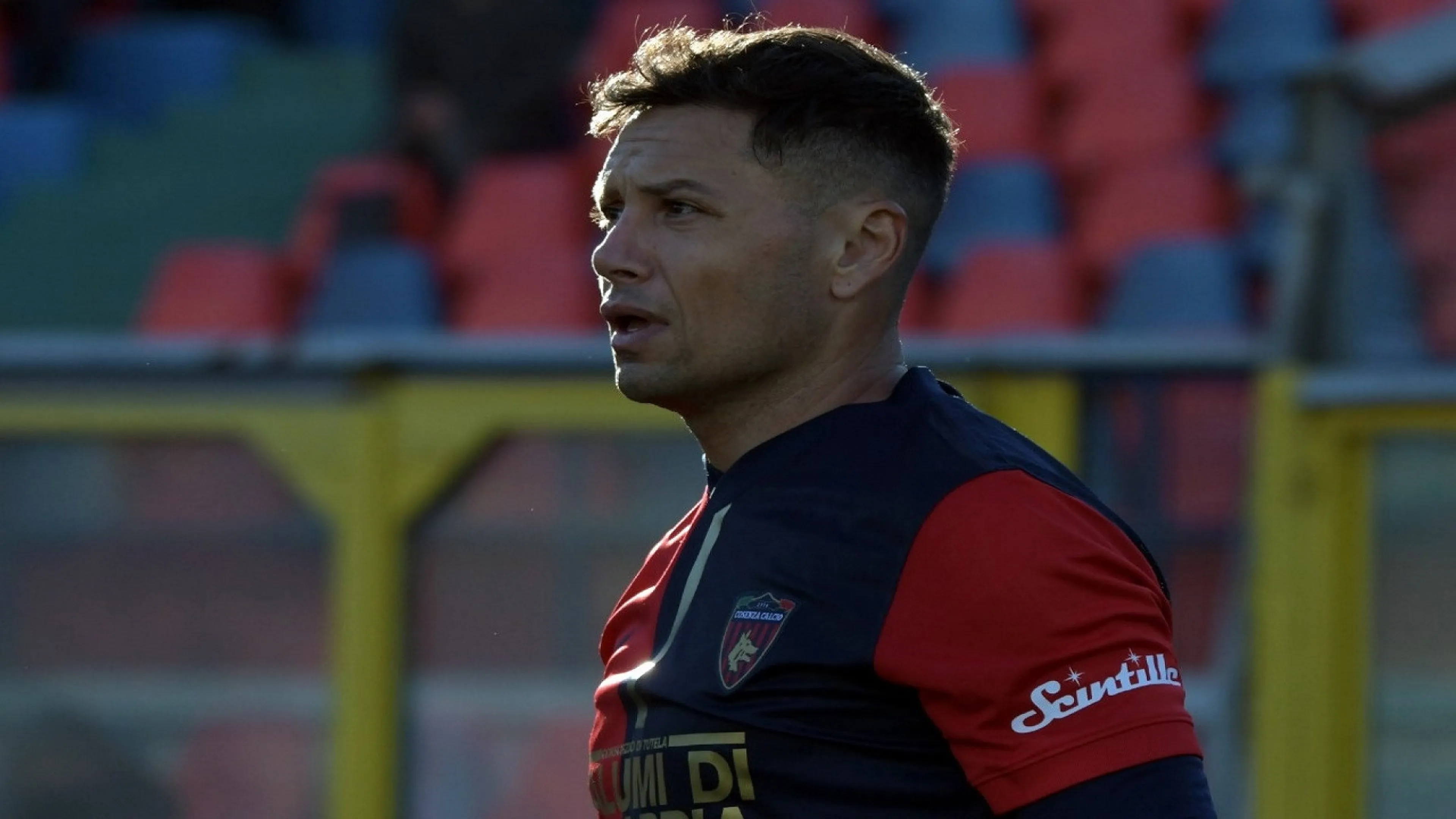 Copertina di Zarate, il crociato fa crack. Il gesto del Cosenza è davvero commovente