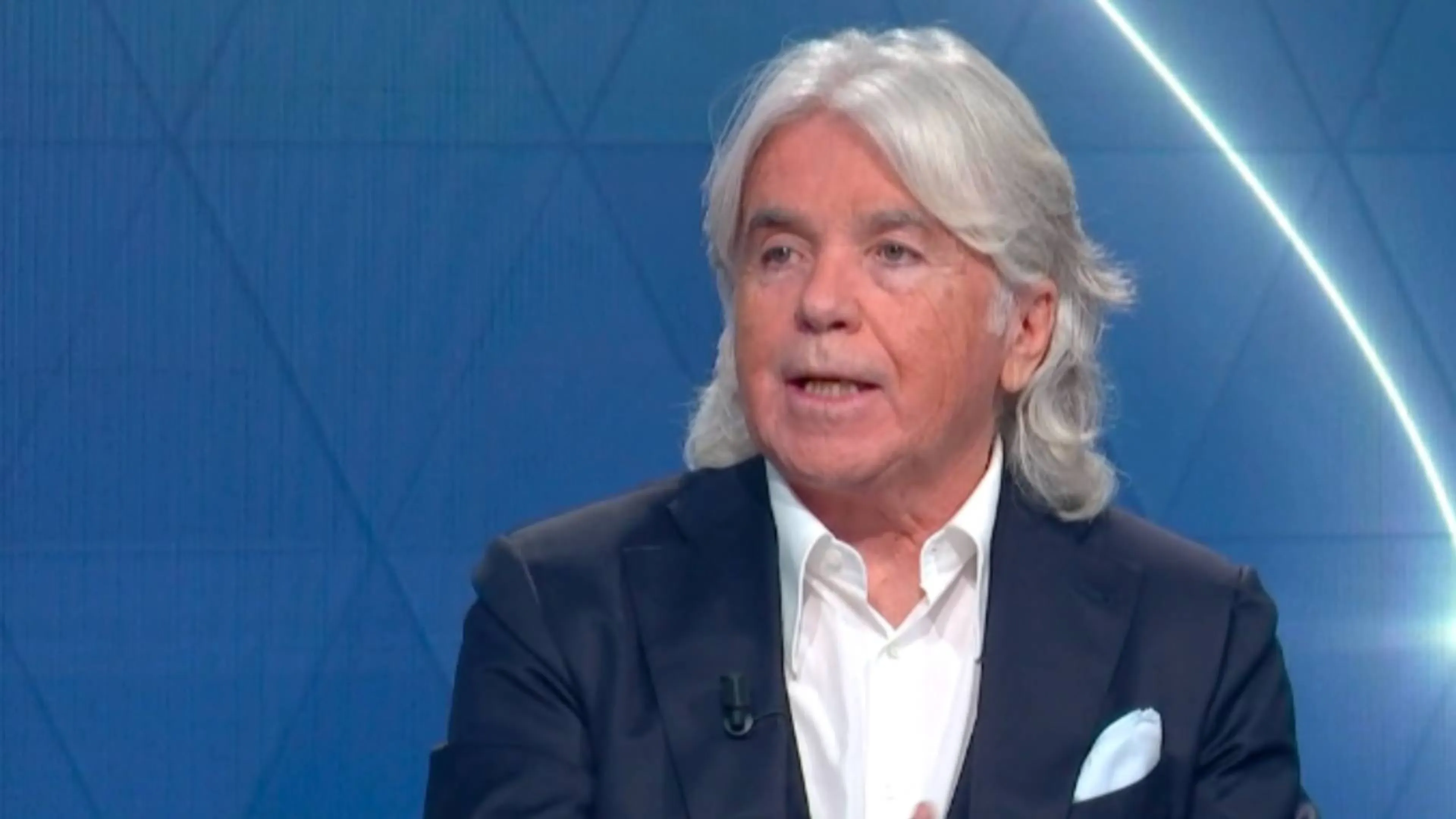 Copertina di Zazzaroni senza freni: "Rocchi fa la figura del pollo". Poi la frase su "Le Iene"