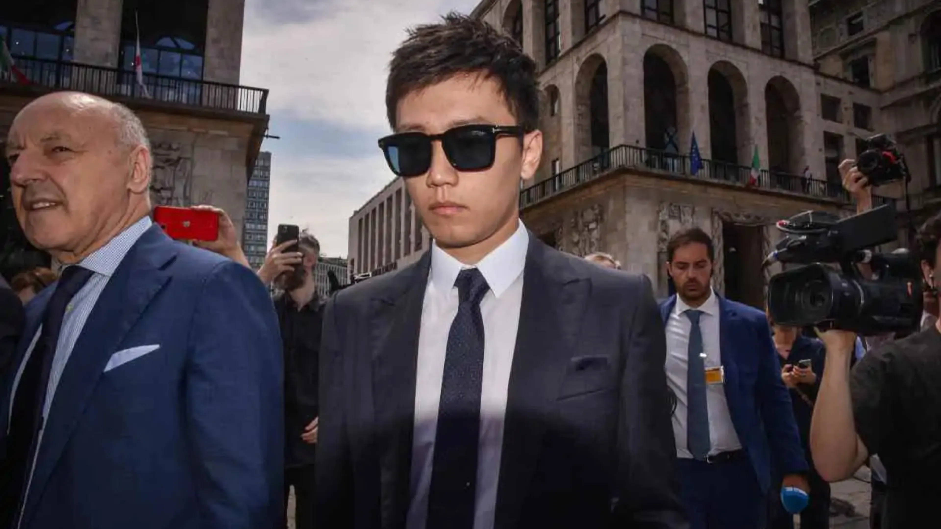 Copertina di Zazzaroni distrugge Zhang: "All'Inter ha attuato uno schema Ponzi"