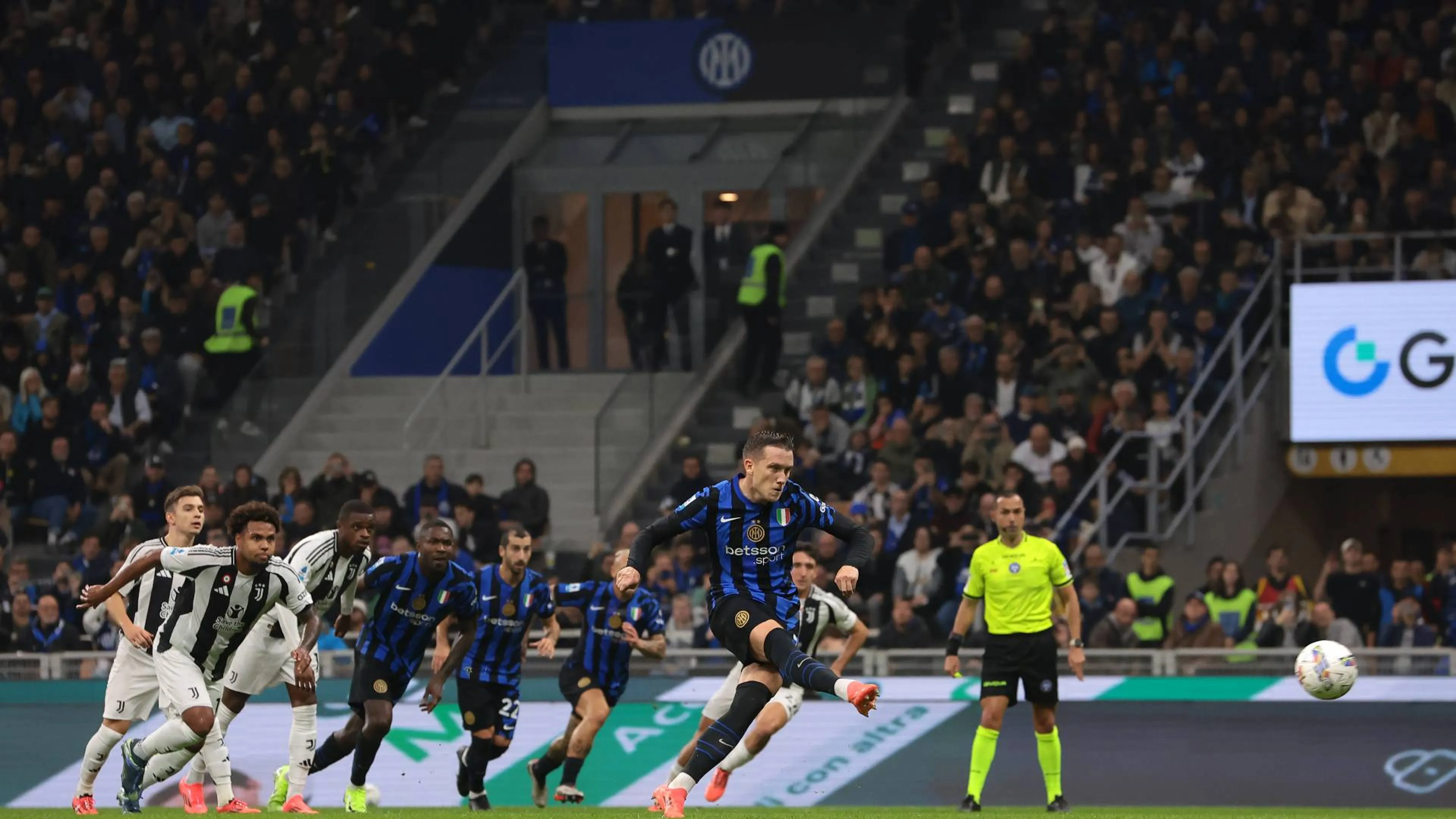 Copertina di Inter-Juventus: luci a San Siro con un pareggio pirotecnico!