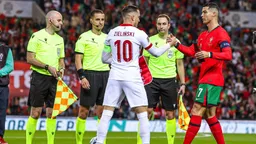 Zielinski nella bufera per la foto con Cristiano Ronaldo: "Inaccettabile"