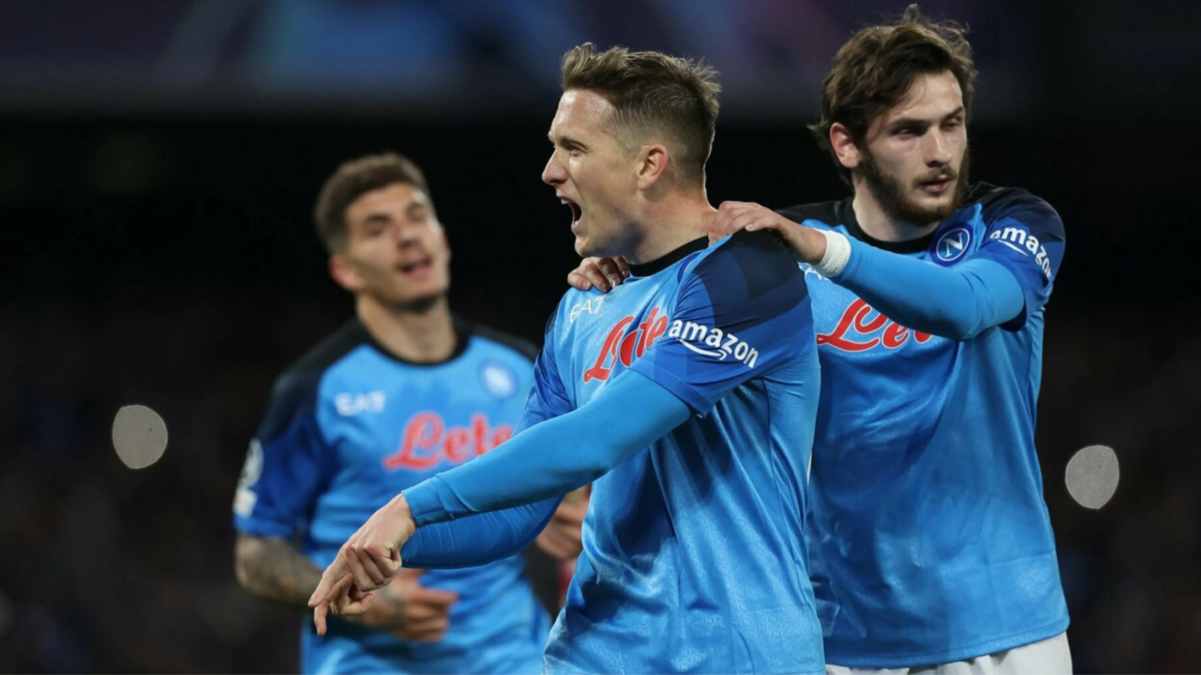 Copertina di Il dialogo rubato tra Sarri e Zielinski al Maradona: “Ti devi abbassare l’ingaggio”