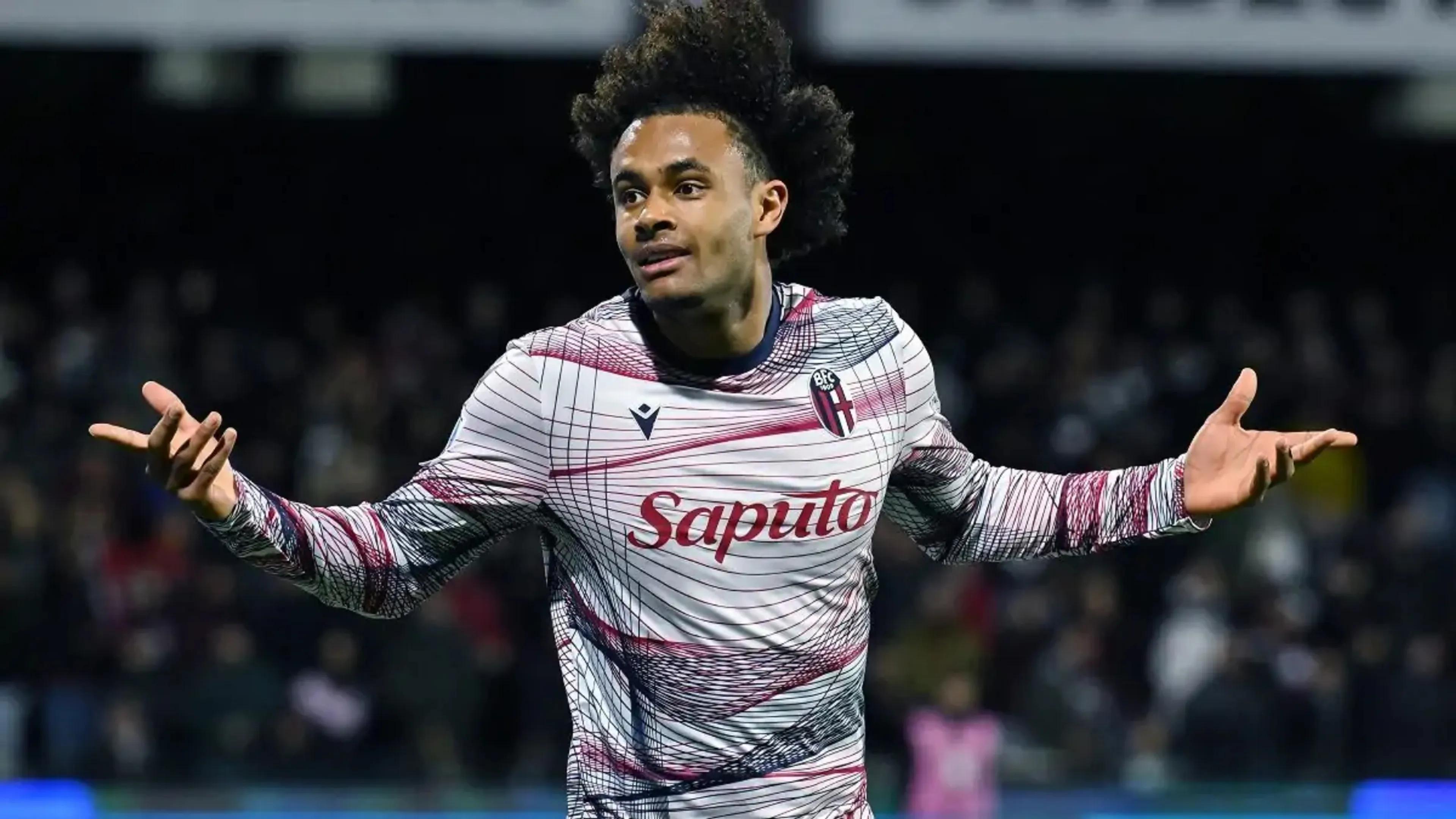 Copertina di Bologna, guarda chi è venuto a trovarti? Blitz serale di ZIrkzee a Liverpool