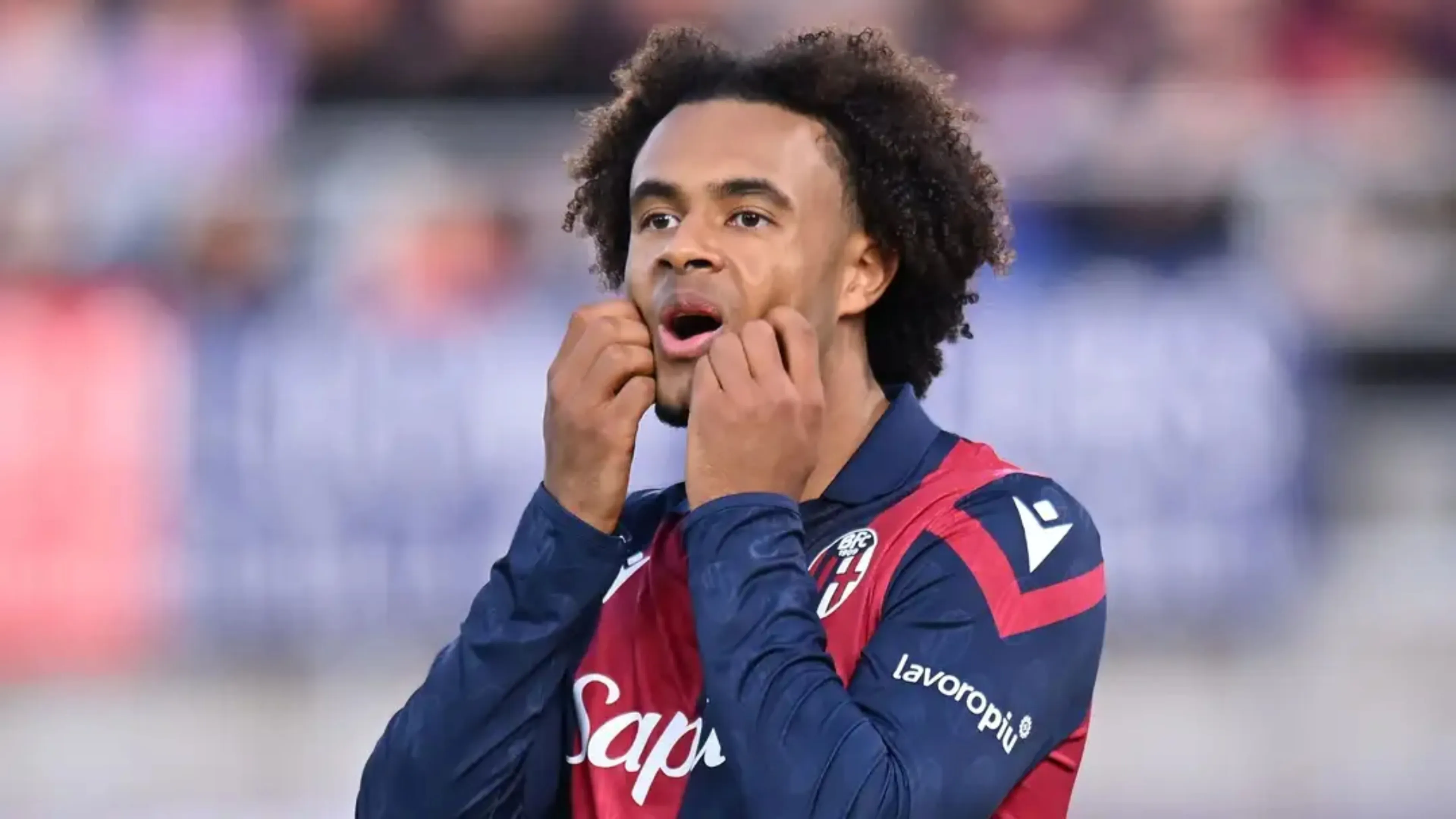 Copertina di Zirkzee parte a prezzo di saldo e il Milan ci prova offrendo due giocatori