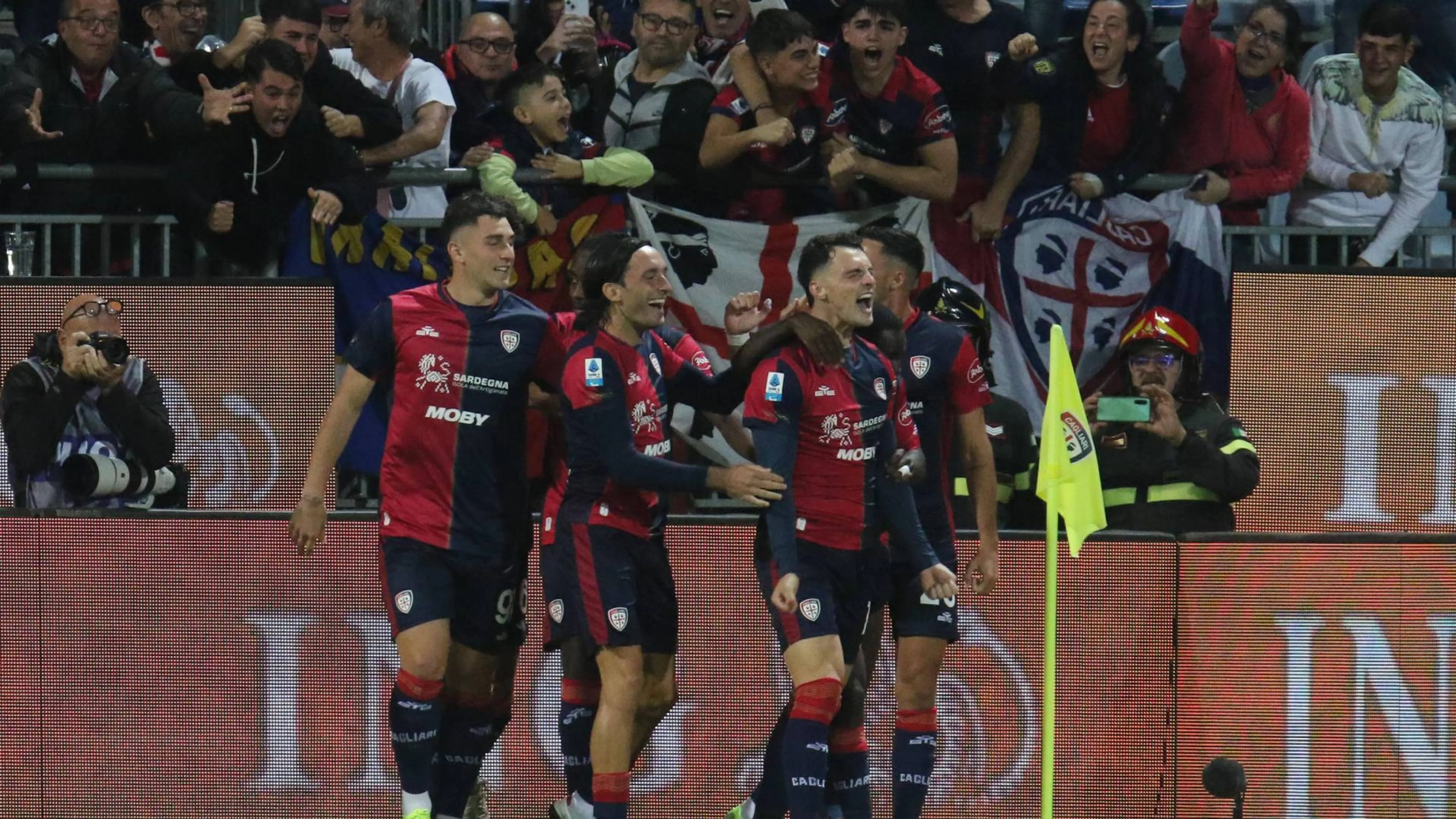 Copertina di Cagliari-Milan, il gol di Zortea era da annullare per fuorigioco passivo